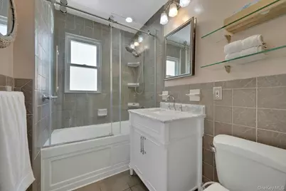 1736 Parkview Avenue, Bronx, NY 10461 - Photo 19