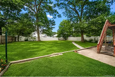 107 Cedar Oaks Avenue, Farmingville, NY 11738 - Photo 7