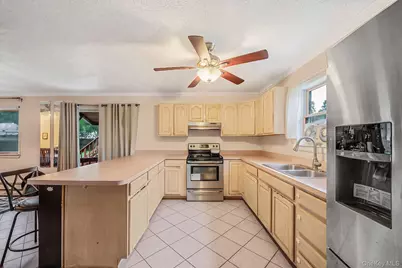 107 Cedar Oaks Avenue, Farmingville, NY 11738 - Photo 23