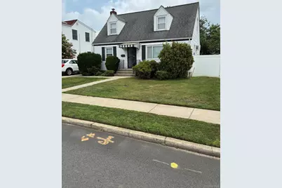 25 S Elm Street, Hicksville, NY 11801 - Photo 3