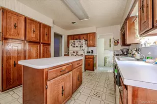 719 Hungry Harbor Rd, Valley Stream, NY 11581 - Photo 11