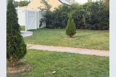 51 E Cedar Street, Central Islip, NY 11722 - Photo 23