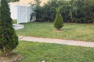 51 E Cedar St, Central Islip, NY 11722 - Photo 23