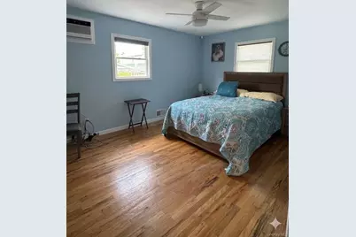 82 E Hollywood Avenue, Lindenhurst, NY 11757 - Photo 7