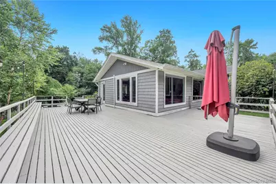 125 Hicks Lane, Great Neck, NY 11024 - Photo 31