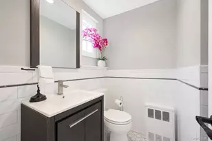 125 Hicks Ln, Great Neck, NY 11024 - Photo 23