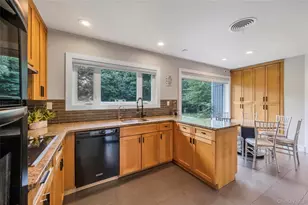 125 Hicks Ln, Great Neck, NY 11024 - Photo 11