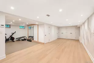 125 Hicks Ln, Great Neck, NY 11024 - Photo 25