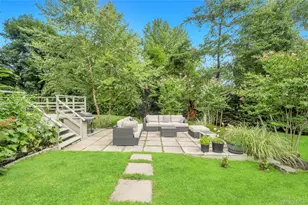 125 Hicks Ln, Great Neck, NY 11024 - Photo 33
