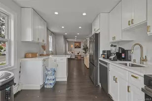308 Hancock St, Brentwood, NY 11717 - Photo 9