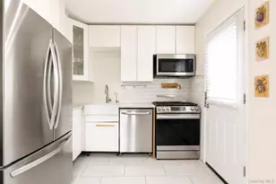 491 Smith St, Central Islip, NY 11722 - Photo 9