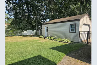 60 Meyer Lane, Medford, NY 11763 - Photo 7