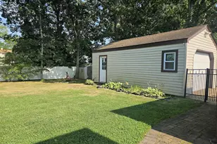 60 Meyer Ln, Medford, NY 11763 - Photo 7