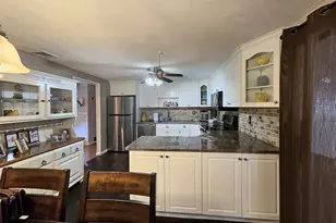60 Meyer Ln, Medford, NY 11763 - Photo 17