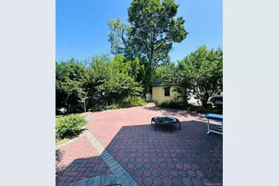 25511 Iowa Road, Great Neck, NY 11020 - Photo 3