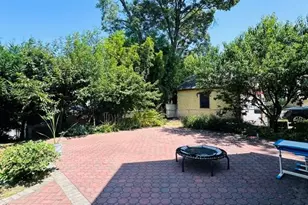 25511 Iowa Rd, Great Neck, NY 11020 - Photo 3
