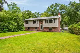 2 Netherwood Dr, Pleasant Valley, NY 12578 - Photo 3