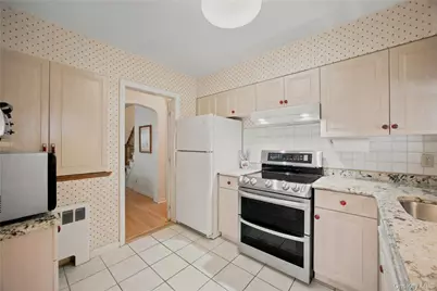 102 Stephan Marc Lane, New Hyde Park, NY 11040 - Photo 7