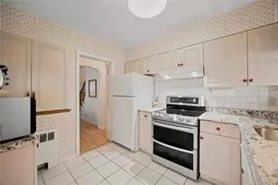 102 Stephan Marc Ln, New Hyde Park, NY 11040 - Photo 7