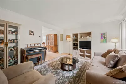 102 Stephan Marc Lane, New Hyde Park, NY 11040 - Photo 3