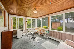102 Stephan Marc Ln, New Hyde Park, NY 11040 - Photo 9