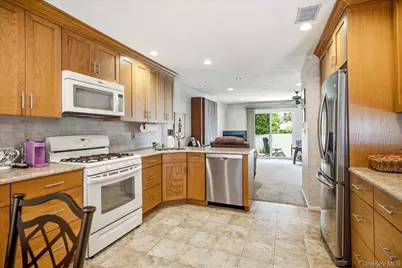 15 Franklin Place #16, Oceanside, NY 11572 - Photo 9