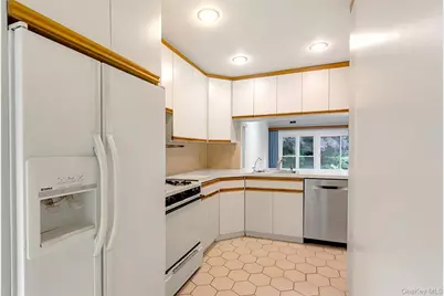 11 Rose Court, East Islip, NY 11730 - Photo 3