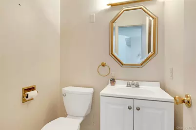11 Rose Court, East Islip, NY 11730 - Photo 11