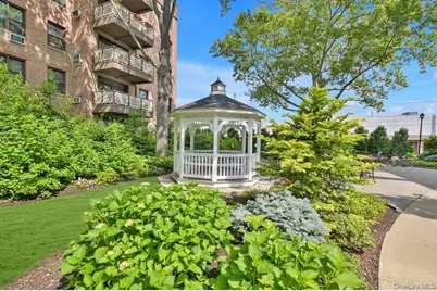 4 Birchwood Court #1O, Mineola, NY 11501 - Photo 19