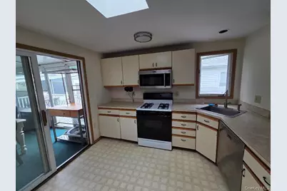 69 Dogwood Lane, Manorville, NY 11949 - Photo 9