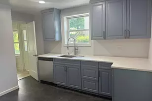 81 Carroll St, Poughkeepsie, NY 12601 - Photo 3