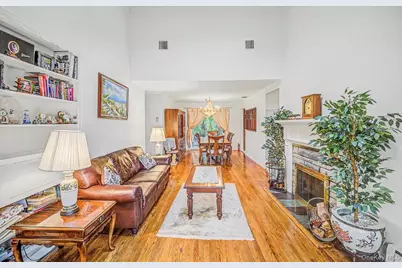 28 Greenvale Lane, Syosset, NY 11791 - Photo 9
