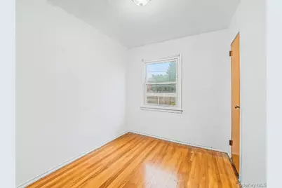 28 Greenvale Lane, Syosset, NY 11791 - Photo 7