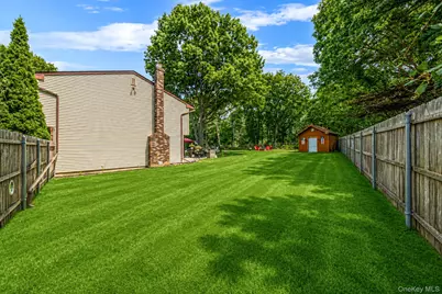 411 Robinson Avenue, Patchogue, NY 11772 - Photo 41