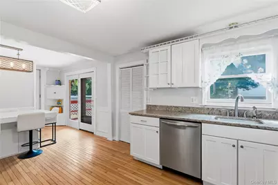 278 Ferndale Boulevard, Islip, NY 11751 - Photo 15