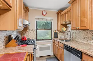 1195 E Broadway, Hewlett, NY 11557 - Photo 9