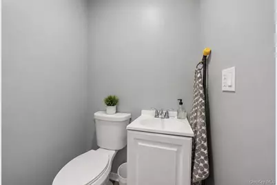 25 Putnam Avenue, West Babylon, NY 11704 - Photo 13