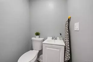 25 Putnam Ave, West Babylon, NY 11704 - Photo 13