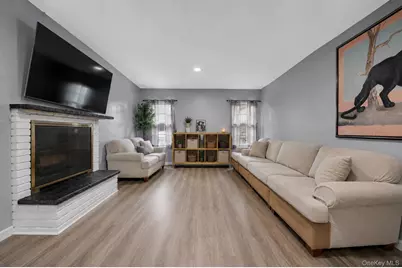 25 Putnam Avenue, West Babylon, NY 11704 - Photo 5