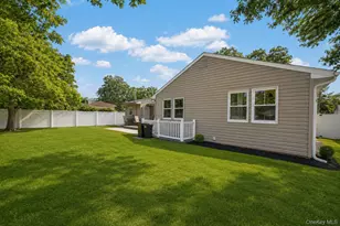 25 Putnam Ave, West Babylon, NY 11704 - Photo 19
