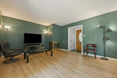 66 N Emerson Avenue, Copiague, NY 11726 - Photo 3