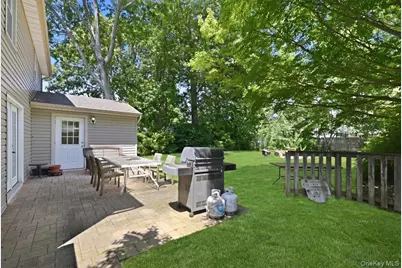 66 N Emerson Avenue, Copiague, NY 11726 - Photo 21