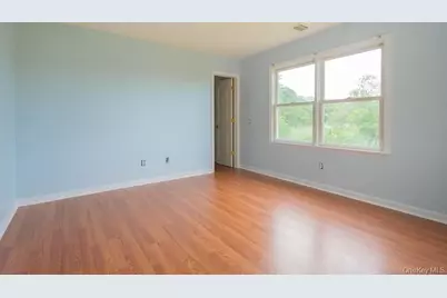 300 S Snedecor Avenue, Bayport, NY 11705 - Photo 21
