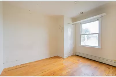 300 S Snedecor Avenue, Bayport, NY 11705 - Photo 11