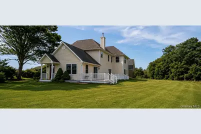 300 S Snedecor Avenue, Bayport, NY 11705 - Photo 3
