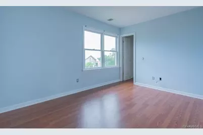 300 S Snedecor Avenue, Bayport, NY 11705 - Photo 25