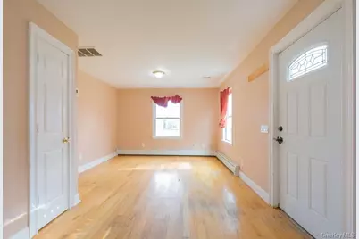300 S Snedecor Avenue, Bayport, NY 11705 - Photo 15