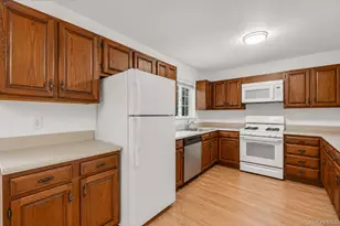 8 Swezey Ln, Middle Island, NY 11953 - Photo 5