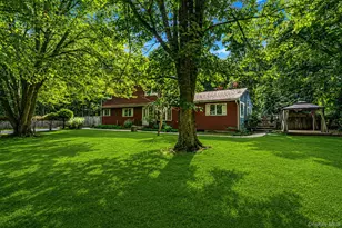 8 Swezey Ln, Middle Island, NY 11953 - Photo 3