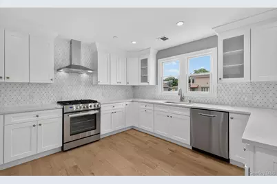 851 W Bay Drive, West Islip, NY 11795 - Photo 13